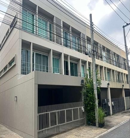 ให้เช่าทาวน์โฮม 3 ชั้น โครงการ โนเบิล คิวบ์ พัฒนาการ ทำเลอยู่ใกล้ใจกลาง