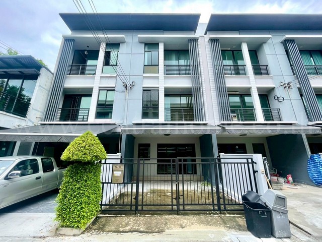 ทาวน์โฮม 3 ชั้น บ้านกลางเมือง รัตนาธิเบศร์ รีโนเวทใหม่ พร้อมอยู่