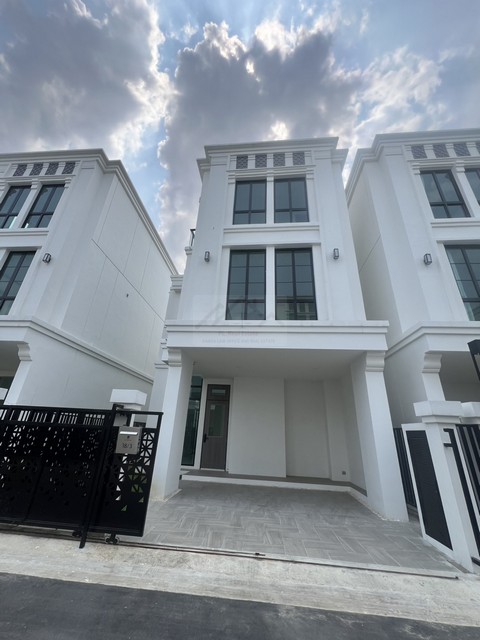 ให้เช่าบ้านเดี่ยว 3 ชั้น 327 ตร.ม. 4 ห้องนอน โครงการ The Master เอกมัย-สุคนธสวัสดิ์ ซอยสุคนธสวัสดิ์ 25 *ไม่มีเฟอร์ 