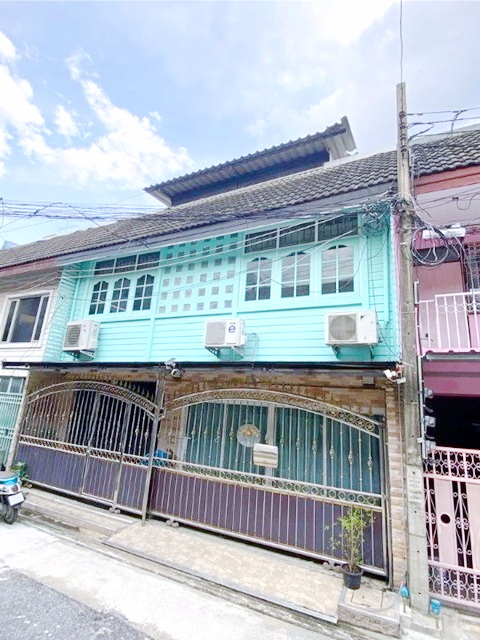 MRTพระราม9 700 ม.6นอน ทาวน์โฮม 3 ชั้น ถ.รัชดาฯ1-7 ฟิวส์บ้านหลังใหญ่ รีโนเวทใหม่  2 น้ำ รร.นานาชาติ โชรส์เบอรี่ 900 ม.ทำเลดี 