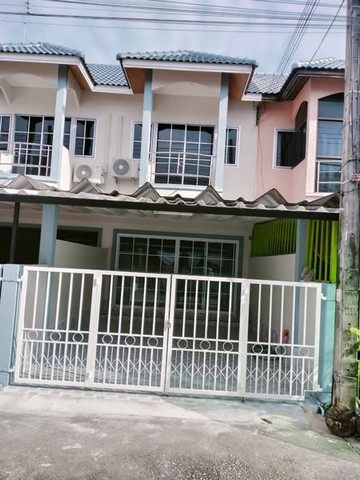 ขายบ้านสวยราคาถูกดอนหัวฬ่อชลบุรีราคาถูก ขายทาวน์เฮ้าส์2ชั้น  ขนาด18ตารางวา (44/78 ) 2  นอน  2 น้ำ  1  ห้องครัว