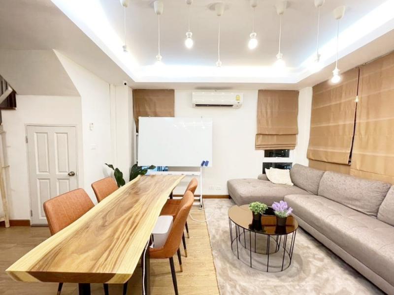 ให้เช่า ทาวน์โฮม 3 ชั้น 4 นอน 3 น้ำ ใกล้ MRT รัชดาภิเษก และ ใกล้ MRT สุทธิสาร