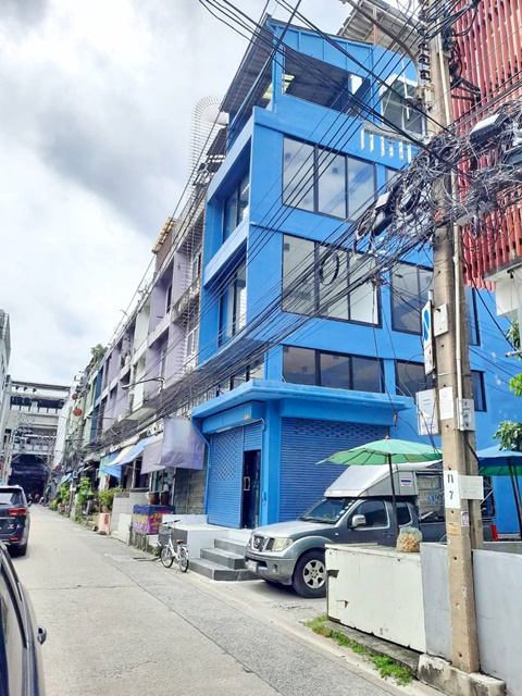 เพียง 70 ม. จาก BTSบางจาก และเพียง 5 ก้าวถึง 7-Eleven อ่อนนุช อาคารออฟฟิศกระจกทั้งหลัง 5 ชั้น ห้องมุม ทำเลทอง สุขุมวิท 89–99 