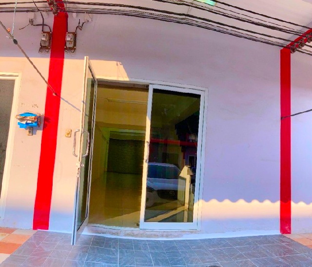 แม็คโคร บิ๊กซี กัลปพฤกษ์ 1.2กม.  สำเพ็ง2 MRT บางหว้า 4.8  กม.ให้เช่าอาคารพาณิชย์ 3.5 ชั้นมีชั้นลอย 18 ตร.วา.290 ตร.ม.  เดอะมอลล์ 3 กม.