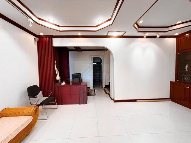 P1225 ขายทาวน์เฮ้าส์ 2 ชั้น ซอยลาดปลาเค้า 50 ใกล้ BTS เกษตร เพียง 6 นาที พร้อมอยู่