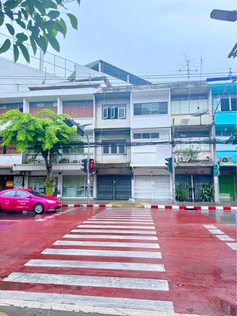 BTSเจริญนคร วงเวียนใหญ่ 1.5 กม.ไอคอนสยาม 445ม. ให้เช่าตึกแถว 3 ชั้น 19ตร.วา. 229ตร.ม. ทำนวด สปา ขายยา คาเฟ่ 2 นอน 2 น้ำ เยาวราช 2.5 กม.