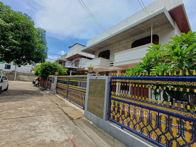 P1229 ให้เช่า ขายบ้านเดี่ยว หมู่บ้านอรรถกฤต ซอยอารีย์สัมพันธ์ 4 พหลโยธิน ใกล้ BTS อารีย์ ** เหมาะอยู่อาศัย ทำออฟฟิศ หรือ Air BNB