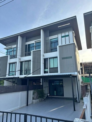 ให้เช่าทาวน์โฮม 3 ชั้น 37 ตร.ว. ย่านสตรีวิทยา 2 - โชคชัย 4 ใกล้ BTS เสนานิคม