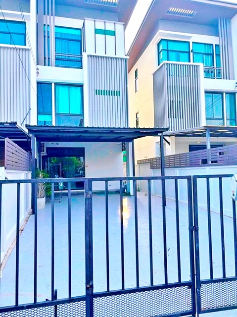 MRTโชคชัย4 3.1กม.รร.สตรีวิทยา2 1.2กม. 4นอน  ขาย-เช่าทาวน์โฮม 3 ชั้น หลังมุม 25ตร.วา. 300 ตร.ม. 4 น้ำถ.นาควินาส