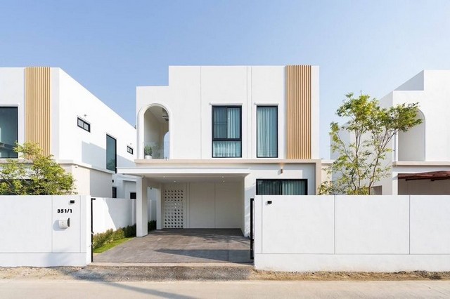 บ้านสวยสะดุดตา สร้างใหมา่ 2 ชั้น สไตล์โมเดิร์น สันผักหวาน หางดง