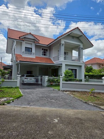 บ้านเดี่ยว 2 ชั้น บนพื้นที่ 99 ตารางวา ทำเลศักยภาพในโครงการกุลพันธ์ 9 อำเภอหางดง เชียงใหม่ บรรยากาศร่มรื่น เงียบสงบ เหมาะสำหรับครอบครัวที่มองหาบ้านเช่าพร้อมอยู่รายละเอียดบ้านขนาดพื้นที่ดิน: 99 ตารางวาแบบบ้าน: 3 ห้องนอน  3 ห้องน้ำห้องครัว: ครัวไทย + ครัวฝรั่งเครื่องปรับอากาศ: 5 เครื่องเครื่องทำน้ำอุ่น: 2 เครื่องพื้นที่ใช้สอยกว้างขวาง จัดฟังก์ชันครบทำเล & สถานที