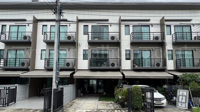 ทาวน์โฮม 3 ชั้น บ้านกลางเมือง รามอินทรา ต้นโครงการ 