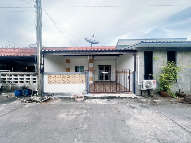 ทาวน์เฮ้าส์ ชั้นเดียว หมู่บ้านพานทอง ชลบุรี รีโนเวทใหม่ พร้อมอยู่