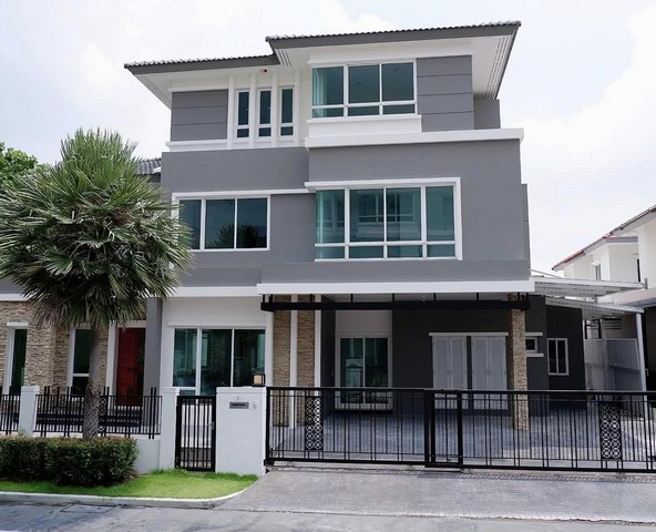  ให้เช่าบ้านหรูปรับปรุงใหม่  โครงการ Grand Bangkok Boulevard พระราม 9 – ศรีนครินทร์ (กรุงเทพกรีฑา)