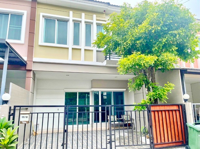 พระราม5 ถ. พิบูลสงคราม ให้เช่าทาวน์เฮ้าส์ 2 ชั้น 23ตร.วา.MRT แยกติวานนท์ 1.8 กม ม.มจพ. 1.7 กม..  ตกแต่งครบ 3 นอน  194ตร.ม. 3 น้ำ 