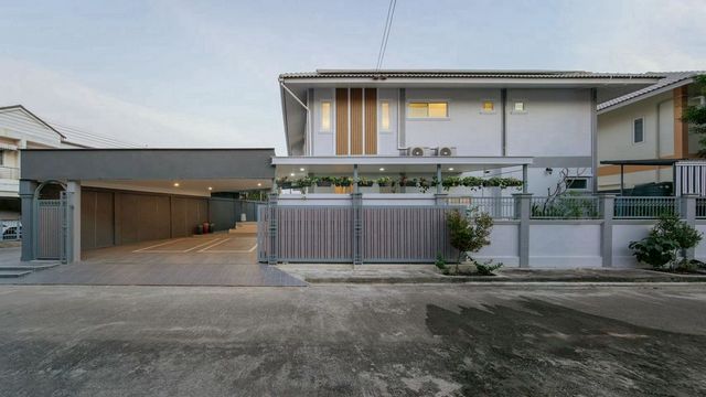 ขาย 11.9 ล้าน 90 ตรว. 4 นอน 5 น้ำ บ้านหลังใหญ่ 2 ชั้น #บ้านหัวมุม #เฟอร์นิเจอร์ครบ ตกแต่งบ้านพร้อมทุกห้อง #รับสัตว์เลี้ยง