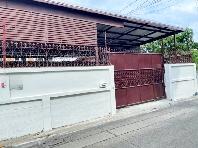 302 ตร.ม. ซ. เรวดี 10-26  8ห้องนอน MRT ศูนย์ราชการนนทบุรี 400 ม.ให้เช่า บ้านเดี่ยว 2 ชั้น 102 ตร.วา. 