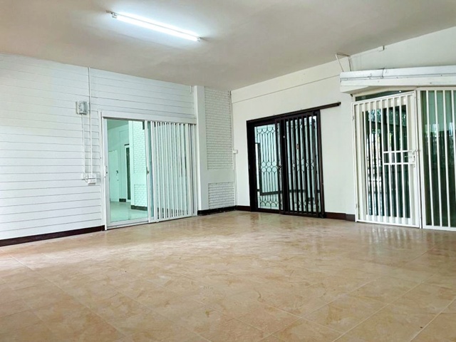 8ห้องนอน MRT ศูนย์ราชการนนทบุรี 400 ม.ให้เช่า บ้านเดี่ยว 2 ชั้น 100 ตร.วา. 300 ตร.ม. ซ. เรวดี 10-26 