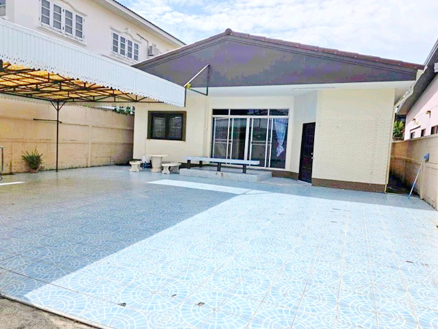 เซ็นทรัล อีสต์วิลล์ 1.4กม. รัชดา 4นอน บ้านเดี่ยว ชั้นเดียว ให้เช่า โชคชัย 4 ซอย 30-38  รถไฟฟ้าสถานีโชคชัย 4  1.9 กม.   MRTลาดพร้าว  2.8กม. 