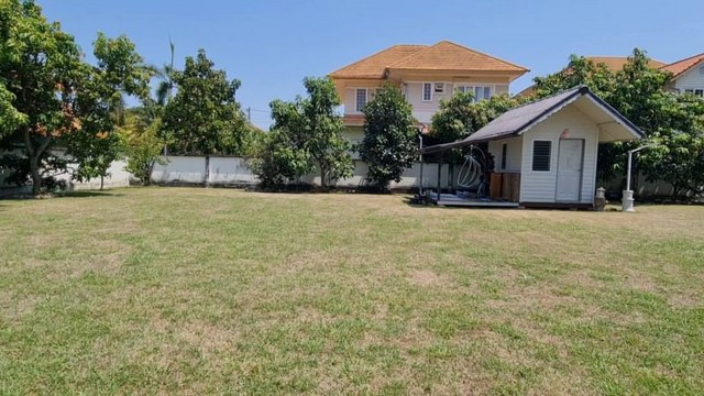 ขายที่ดินหมู่บ้านพิมุกต์ 4 เชียงใหม่ - ทำเลทองในฝันที่คุณต้องไม่พลาด! *รายละเอียดที่ดิน:*ขนาดที่ดิน: 88.7 ตารางวา** ราคา: 2,950,000 บาm มีรั้วล้อมรอบเรียบร้อย ที่ตั้ง:หมู่บ้านพิมุกต์ 4 สันพระเนตร เชียงใหม่ *จุดเด่นของทำเล: -ติดวงแหวนรอบสอง -สงบ ร่มรื่น และเงียบสงบ -เดินทางสะดวกเหมือนอยู่ในเขตอำเภอเมือง -ตั้งอยู่ติดรอยต่ออำเภอเมือง -สิ่งอำนวยความสะดวกในโครงการ: -สระว่ายน