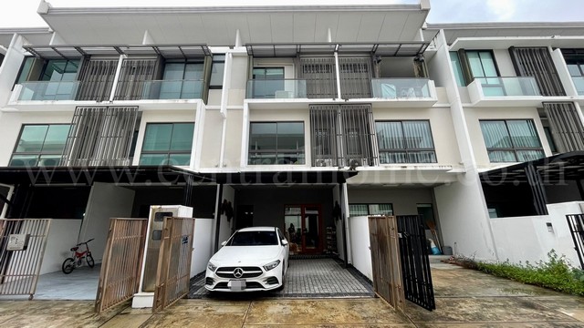 ทาวน์โฮม 3 ชั้น เดอะ แลนด์มาร์ค เอกมัย - รามอินทรา Build in แล้ว