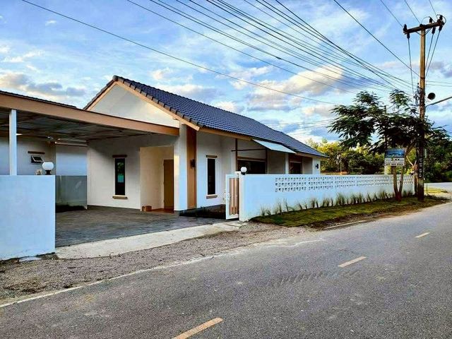 ท่ารั้ว #ดอยสะเก็ด ขาย 2.39 ล้าน 55 ตรว. #บ้านสร้างใหม่ #แปลงหัวมุม #ไม่ติดเพื่อนบ้าน 3 ด้าน | #เหมาะอยู่อาศัยหรือค้าขาย ฟรีของแถมเพียบ