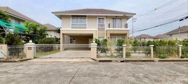 โซนสันกำแพง ขายพร้อมผู้เช่า 5.5 ล้าน บ้าน 2 ชั้น เฟอร์นิเจอร์ครบ เดินทางสะดวก ใกล้ตลาดเจริญเจริญ เพียง 2 กม.