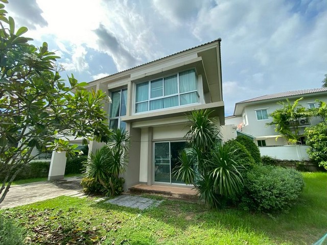 TEL:088-559 5199 คุณเอLine:https://line.me/ti/p/C0eGe0whLXให้เช่าบ้านเดี่ยว คาซ่าวิลล์ ศรีราชาบ้านสวย หลังใหญ่สุดในโครงการ พร้อมเฟอร์นิเจอร์ครบ เข้าอยู่ได้ทันทีราคา 35,000 บาท / เดือนมัดจำ 2 เดือน+ล่วงหน้า 1 เดือนต่อรองราคาได้เนื้อที่ 123 ตรวา (ใหญ่สุดในหมู่บ้าน) 3 ห้องนอน 3 ห้องน้ำ ห้องนั่งเล่น ห้องครัว2 ที่จอดรถตกแต่งบิ้วอินจัดเต็ม- แอร์ 5 ตัว และเครื่องไฟฟ้า - เพิ่มเติม ห้องแม่บ้านและห้องน้ำแม่บ้