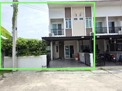 ทำเลดี! ใกล้นิคมฯ ใกล้ห้างดังพัทยา ขายทาวน์เฮาส์แปลงมุม 30.8 ตร.ว. หมู่บ้านโกลเด้นทาวน์ แหลมฉบัง–ศรีสุวิช 2 นอน 2 น้ำ 