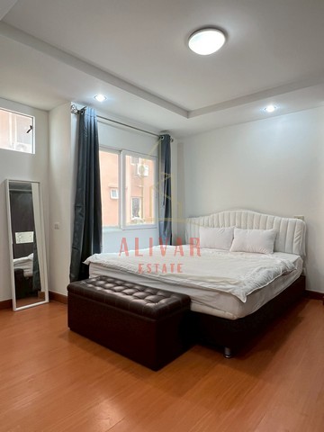 RC094125 ให้เช่า Condo Happy Condo Ratchada 18 ใกล้ MRT สุทธิสารค่าเช่า 15,000 บาท/เดือน (สัญญา 1 ปี)- ประกัน 2 เดือน ล่วงหน้า 1 เดือนรายละเอียด :- ห้องขนาด 40 ตร.ม.- 1 ห้องนอน 1 ห้องน้ำ- ตึก B ชั้น 4 (ทั้งหมด 8ชั้น)- เครื่องใช้ไฟฟ้าครบครัน- เฟอร์นิเจอร์ครบพร้อมอยู่สิ่งอำนวยความสะดวก : สระว่ายน้ำ / ฟิตเนส / ซาวน่า / สวนหย่อมสถานที่สำคัญใกล้เคียง : โรบินสัน / เอสพานาด / เทสโก้ โลตัสLocation : ถนนประชาราษฎร์บำเพ็ญ แขวงสามเ