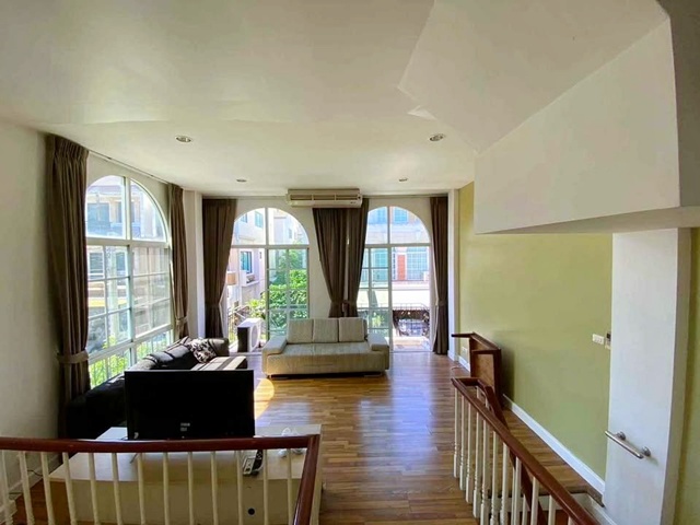 เดอะไนน์ พระราม 9 1.5 กม.MRT ศรีกรีฑา 1.2 กม. คฤหาสน์แนวตั้ง ให้เช่าทาวน์เฮ้าส์ 3 ชั้น หลังริม 30 ตร.วา.360 ตร.ม.