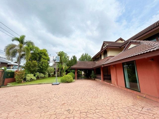 โซนสันผีเสื้อ ราคา 18,900,000 บาท – #ล้านนาวิลล์ #อ.เมือง 333 ตรว. บ้านหรู 2 ชั้น #สไตล์โมเดิร์นผสมล้านนาและยุโรป เป็นเอกลักษณ์