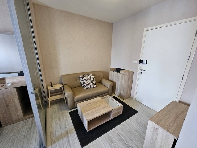 ขายคอนโด Aspire รัตนาธิเบศร์ 2 ชั้น 16 ทำเลดี วิวสวย ติดรถไฟฟ้า เดินทางง่าย ราคา 1,500,000 บาท ทำเล• ใกล้กับ MRT สายสีม่วงสถานีบางกระสอ สภาพแวดล้อมดี รายละเอียด• ขนาด : 24.94 ตรม. 1 ห้องนอน 1 ห้องน้ำ • ชั้น 16 • 1 ห้องครัว• ระเบียงตากผ้าเฟอร์นิเจอร์ที่ได้รับ• เตียงนอน 1 เตียง• ชุดรับแขก 1 ชุดสิ่งที่ได้รับ• ตู้เย็น• แอร์ 1 ตัว• ส่วนกลาง : จ่าย  2 รอบๆละ 5,985.60 บาท• มีสระว่ายน้ำ •  ฟิตเนส • ห้องส่วน