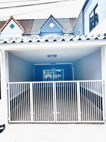 ขายบ้านทาวน์เฮ้าส์สองชั้น ม.แฟมิลี่ปาร์ค นาป่า เมือง ชลบุรี