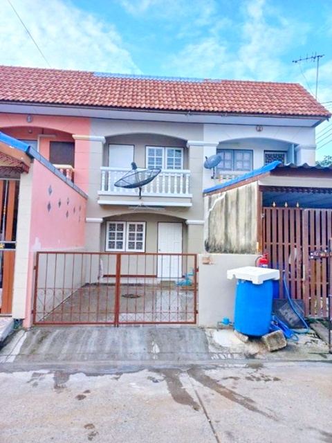 ให้เช่าทาวเฮ้าส์ 2 ชั้น 19ตร.วา.149 ตร.ม. พระสมุทรเจดีย์  2 นอน  ตลาดจาดทอง 1.5 กม.โลตัส ภูมิใจนิเวศน์ สมุทรปราการ 0.5 กม ถ.สุขสวัสดิ์ 