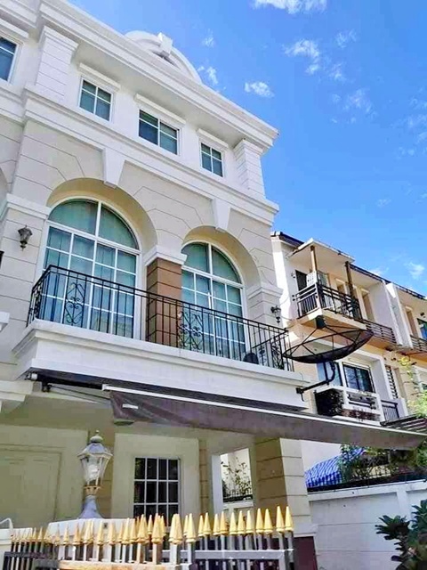 ABAC หัวหมาก 700ม ให้เช่าทาวน์เฮ้าส์ 3 ชั้น หลังริม 30 ตร.วา.360 ตร.ม.คฤหาสน์แนวตั้ง เดอะไนน์ พระราม 9 1.5 กม.