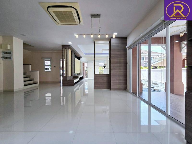 ขายด่วนลดสุดๆ ถูกที่สุดในโครงการ หมู่บ้านแกรนด์มณีรินทร์ สามมุข-บางแสน บิ้วอินสวยทั้งหลัง พร้อมโซล่าเซลล์ Type C  แสนสุข เมืองชลบุรี