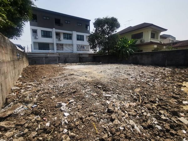 ขายที่ดินเปล่า 96 ตรว. ซอยลาดพร้าว25 ที่ดินถมแล้วสูงกว่าถนน ใกล้ MRT ลาดพร้าว เหมาะสร้างบ้าน เหมาะสร้างบ้าน สำนักงาน อพาร์ทเมน