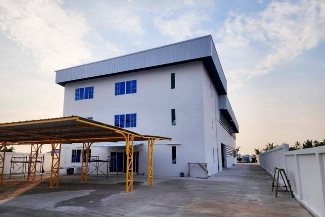 ขายโกดังและสำนักงาน บึงศรีราชาจังหวัดชลบุรี บนเนื้อที่​  2​ ไร่ อาคารสำนักงาน​  3 ชั้น โกดังพื้นที่​  1,614   ตรม