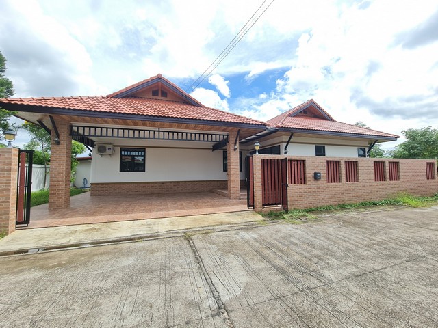 ขายบ้านพร้อมสระว่ายน้ำส่วนตัว อยู่ในโครงการ เกร็ดแก้ว 8 บางเสร่