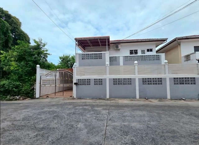 ให้เช่า บ้านเดียว 2 ชั้น พัทยากลาง ใจกลางเมือ ใิกล้ห้างสรรพสินค้าและสถานที่ราชการ 