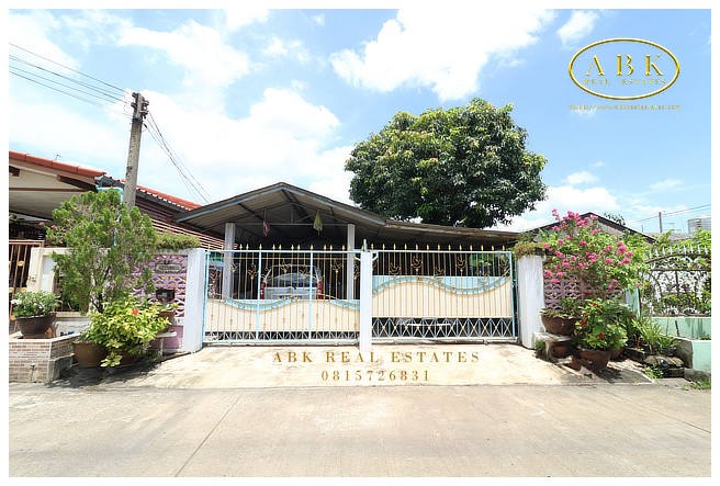 ขายบ้าน หมู่บ้านศรีเสถียร รุ่น9 ซอยหมอศรี ถนนเพชรเกษม อำเภอสามพราน นครปฐม ราคา 1.92 ล้านบาทบ้านเดี่ยว 1 ชั้นเนื้อที่ 50 ตารางวาพื้นที่ใช้สอย 200 ตารางเมตร2 ห้องนอน 2 ห้องน้ำ1 ห้องครัว ห้องรับแขกจอดรถได้ 3 คันทำเลดี จากถนนเพชรเกษม เข้าซอยไปประมาณ 1 กม.เข้า-ออกได้หลายทาง เดินทางสะดวก ถ.เพชรเกษม ถ.พุทธมณฑลสาย 5 ซ.หมอศรี, ซ.เทศบาล ถ.บรมราชชนนีสถานที่ใกล้เคียงม.มหิดลศาลายาศู