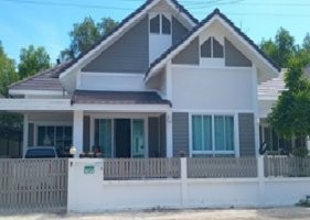 ขายบ้านเดี่ยวมือสอง อำเภอพานทอง จ.ชลบุรี  โครงการ บ้านอยู่สบาย คลองอ้อมแก้ว 