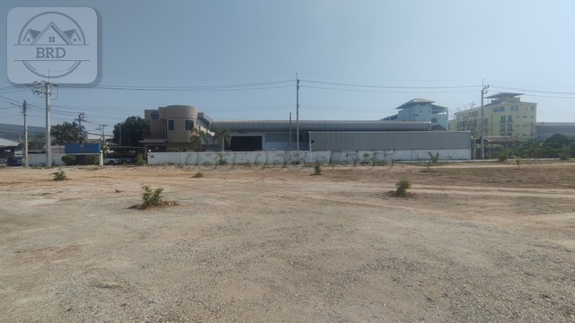 Contact:คุณนก ฝ่ายขายLine Add :@ggp824โทร.083_068_1585 (Thai/Eng)e-mail: baanruaydee@gmail.comที่ปรึกษาการลงทุนอสังหาริมทรัพย์ บริษัท บ้านรวยดีมีสุข จำกัดเนื้อที่  1-1-41 ไร่ขายรวม 36.5 ล้านบาทค่าโอนค่าภาษีผู้ขายออกรายละเอียด/รหัส68226- เนื้อที่ดิน  1-1-41 ไร่- พื้นที่สำนักงาน 340 ตรม.- พื้นที่โรงงาน 1,200 ตรม.- พื้นที่รวม =  1,540 ตรม.ประกอบด้วย- สำนักงาน 2 ชั้น 1 หลัง- พื้นที่รวม 340 ตรม.- โรงงาน 1 หลัง 1,200 ตรม.ชั้นล่างสำนักงาน- 1 ห้องประชุมขนา