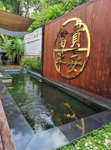 ให้เช่าบ้านลาดพร้าว Exclusive ซ.โยธินพัฒนา11 เลียบด่วนเอกมัยรามอินทรา  CDC ตรงข้ามเดอะคริสตัลนื้อที่ 200 ตรว.พื้นที่ใช้สอย 380 ตาตรม. จอดรถได้7คัน 3ห้องนอน 4 ห้องน้ำ 1 ห้องแม่บ้านค่าเช่า 130,000 บ.สัญญาขั้นต่ำ 1ปีแรกเข้าประกัน 2 เดือน + ล่วงหน้า 1 เดือน-รถไฟฟ้าสีเหลือง ลาดพร้าว101-ตรงข้ามเดอะคริสตัล- เซ็นทรัลอีสวิล- ห้าง CDC-The Walk-โรงเรียนนานาชาติสิงคโปร์อินเตอร์-Nivaนีวา, กีรพัฒน์ , เลิศหล้า