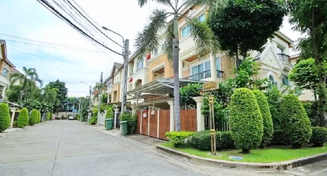 ม.ธุรกิจบัณฑิตย์ 800ม. 4นอน ให้เช่าด่วน ทาวน์โฮมหรู 3 ชั้น 25 ตร.วา. 300 ตร.ม. พร้อมเฟอร์ฯ  ติดถนนสามัคคี 4 นอน แม็คโคร แจ้งวัฒนะ 1.7 กม. 