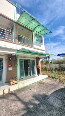 ขายทาวน์เฮ้าส์2ชั้นครึ่ง(หลังมุม) หมู่บ้านอิตานี่ 5บ้านเลขที่ 222/27 แยกเจ ต.บางเสร่ อ.สัตหีบ จ.ชลบุรี