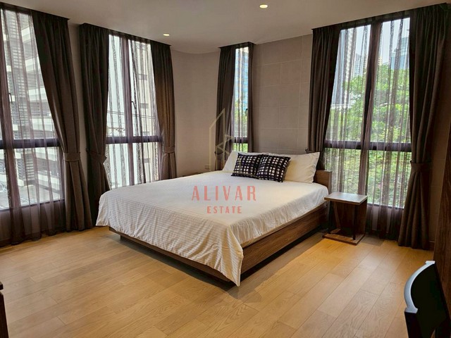 RC100825 Condo for rent at Runesu Thonglor, Japanese style condo near BTS ThonglorRent: 60,000 baht/monthRent and service: 73,000 baht/monthDetails:- Room size 65 sq.m.- 1 bedroom, 1 bathroom- 4th floor (total of 8 floors)สิ่งอำนวยความสะดวก : สวนสไตล์ญี่ปุ่น / สระว่ายน้ำ / ออนเซน- สนามไดร์ฟกอล์ฟ / Auto Parkingสถานที่สำคัญใกล้เคียง : Park Lane เอกมัย / เจ อเวนิว ทองหล่อ- รพ.คามิลเลียน / รพ.สมิติเวช สุขุมวิท / Ekamai International SchoolLocation : ซอยทองหล่อ 5 แขวงคลองตันเหนือ เขตวัฒนา กทม.Contact Line: @alivar  click https://line.me/R/ti/p/@180acmsuCALL     : 086-394-2897 Email : alivarestate@gmail.com Wechat  : alivar2442A LIVAR ESTATE CO.,LTD.ร