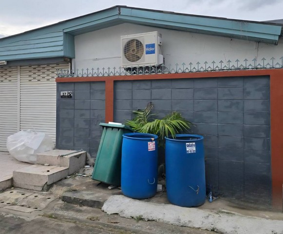 บ้านชั้นเดียว ให้เช่า 100ตรว. เหมาะทำเป็นที่เก็บสินค้า ไลฟ์สด อยู่ถนนสุทธิสาร ใกล้MRTเพียง1กิโล