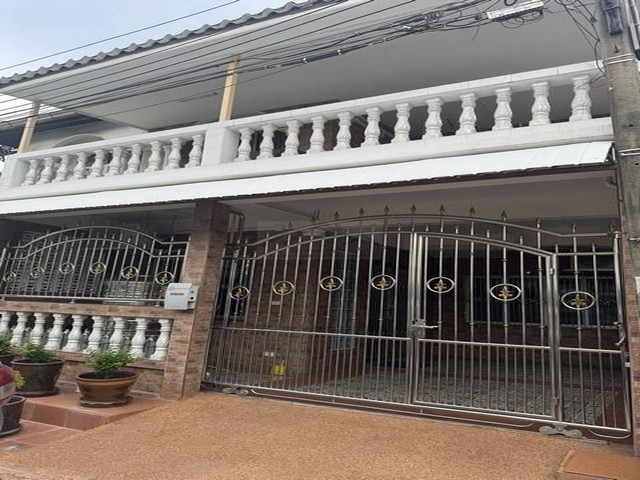 ให้เช่าทาวน์โฮม 2 ชั้น 4 ห้องนอน 2 ห้องน้ำ ซอยรัชดา 18 เฟอร์พร้อมอยู่มีเฟอร์นิเจอร์และเครื่องใช้ไฟฟ้า